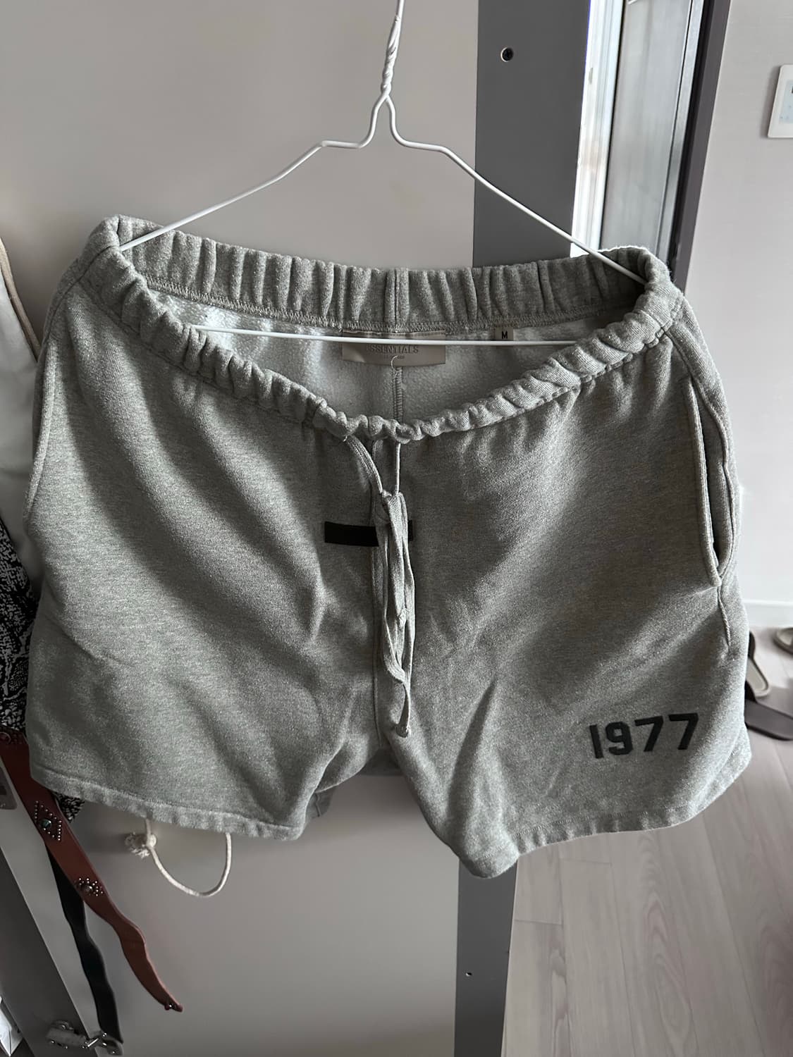 에센셜 1977 맨투맨 쇼츠 셋업 M / Fear of God Essen 상품이미지4