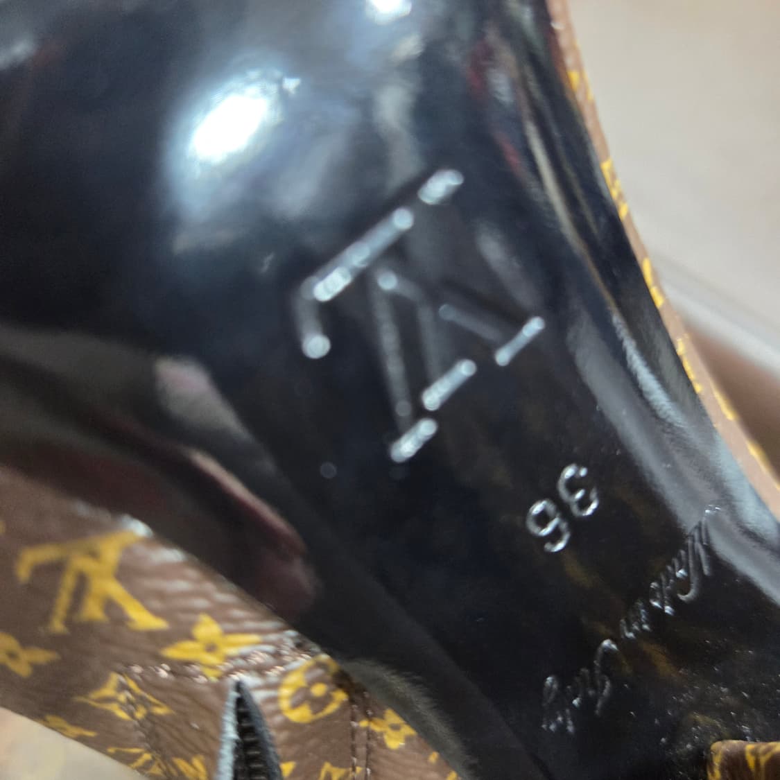 루이비통 나노 모노그램 앵클부츠 상품이미지4