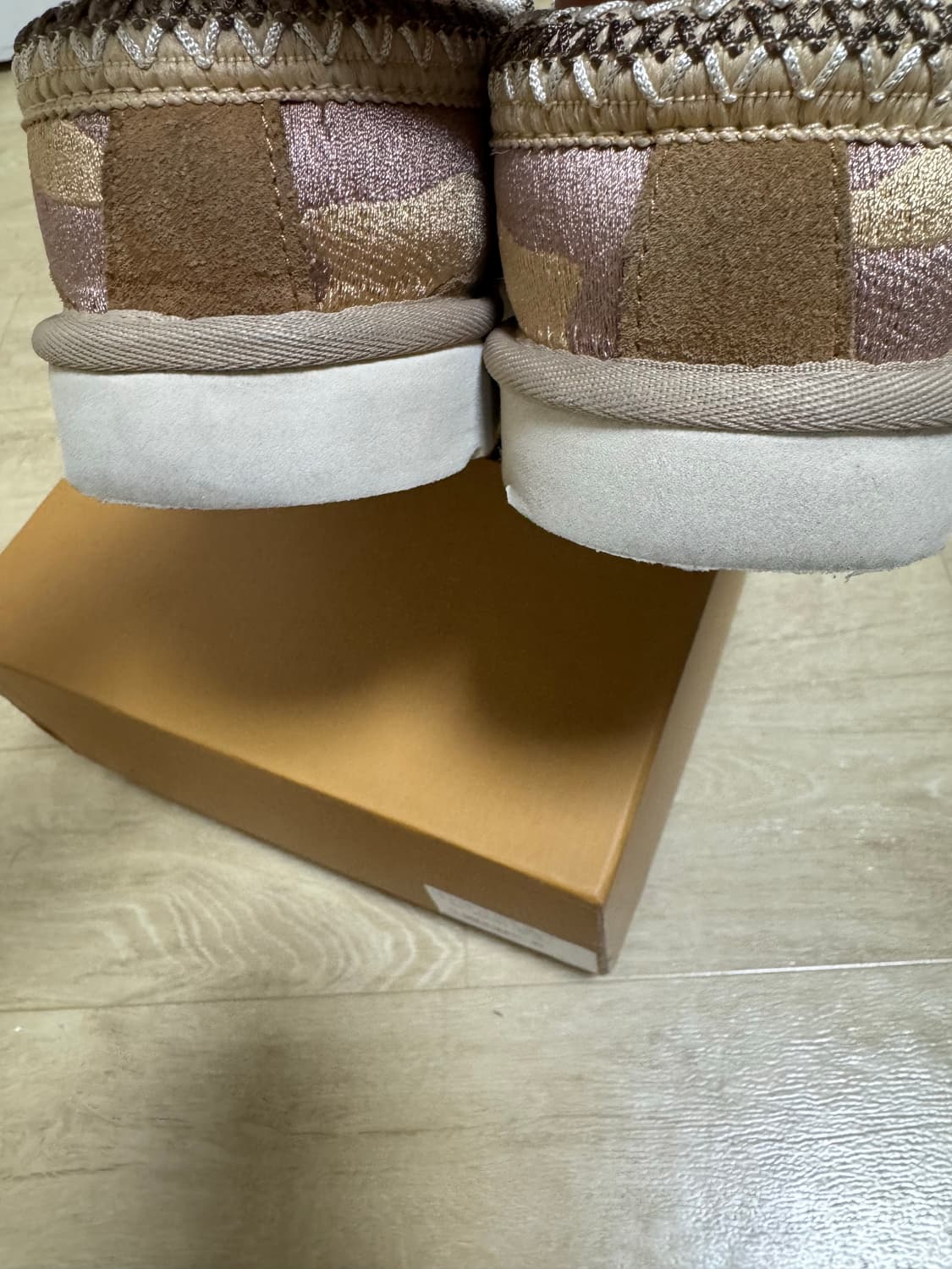 [260] 어그 x 팔라스 타스만 슬리퍼 체스트넛 카모 상품이미지4