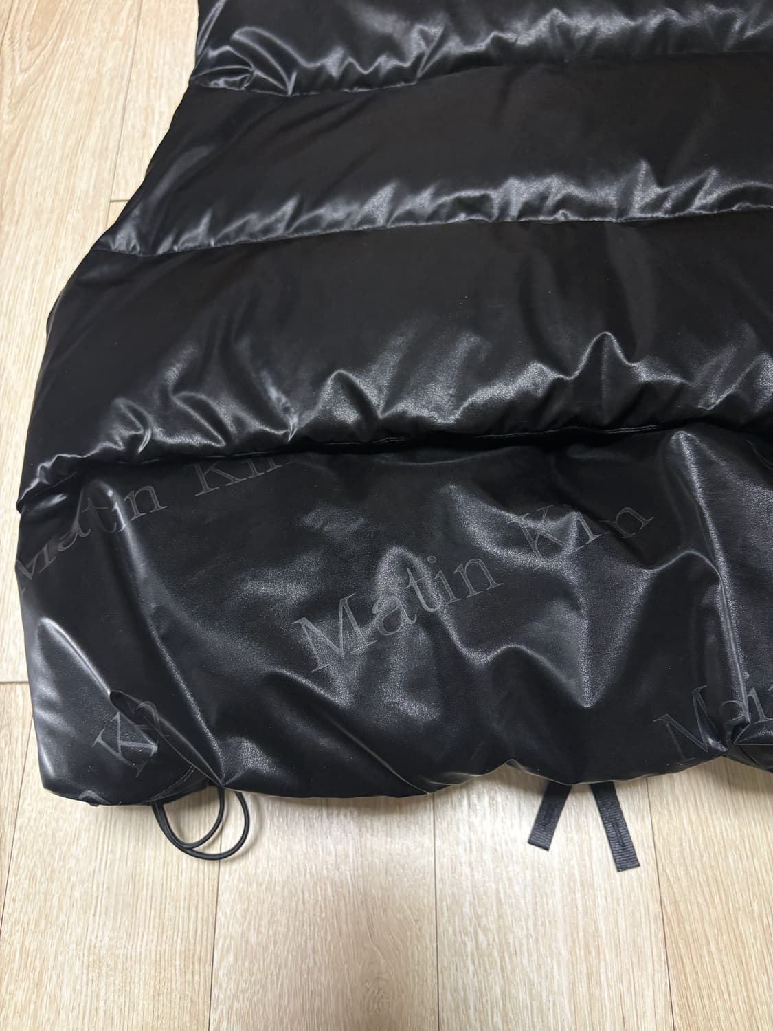 마뗑킴 글로시 크롭 다운 베스트 조끼패딩 블랙 상품이미지4