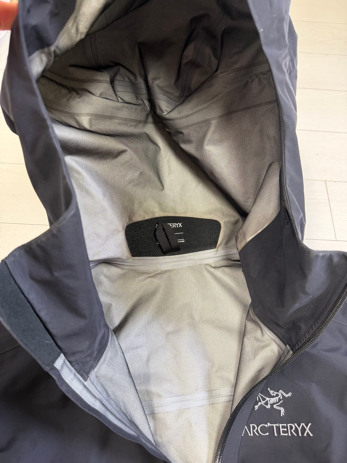 아크테릭스 베타 LT  M 사이즈 블랙 상태 9.7/10  사진찍고 절대 상품이미지6