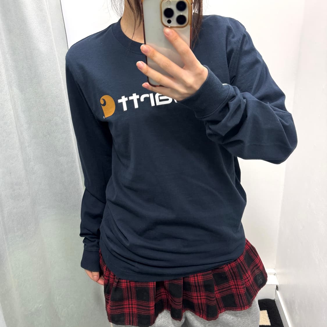 칼하트 네이비 릴렉스드핏 롱슬리브 상품이미지2