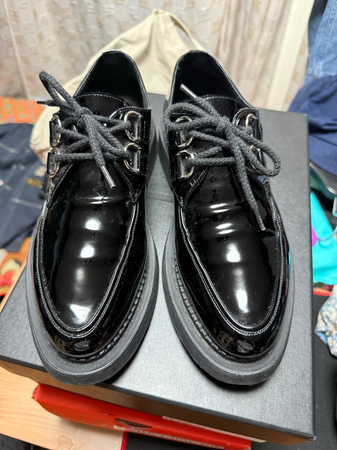 [사용감 적음] 생로랑 페이턴트 레더 더비 슈즈 41.5 상품이미지2