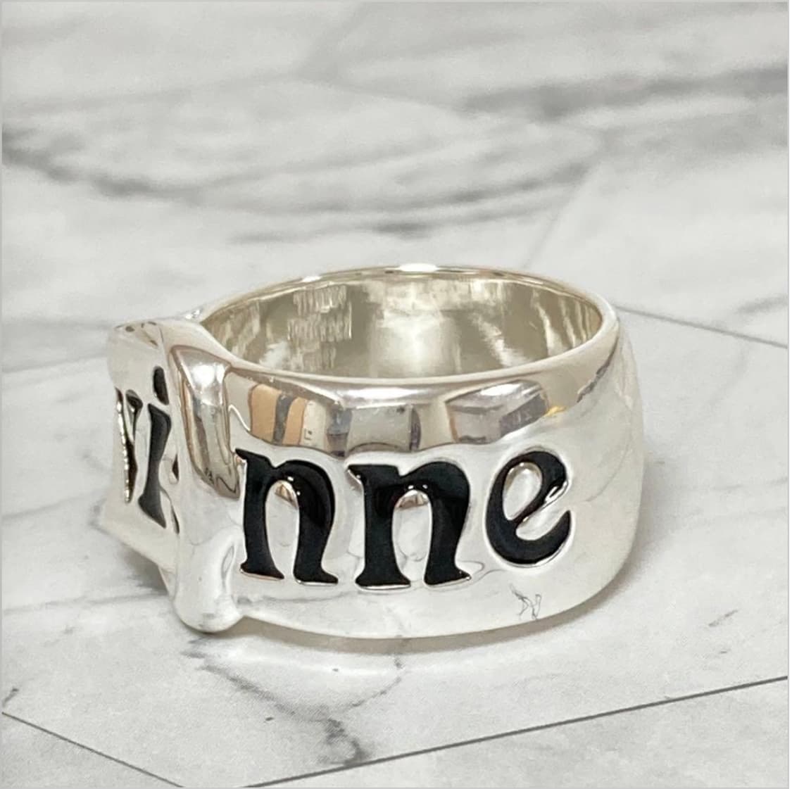 비비안 웨스트우드 아카이브 레터링 로고 각인 벨트링 반지 상품이미지3