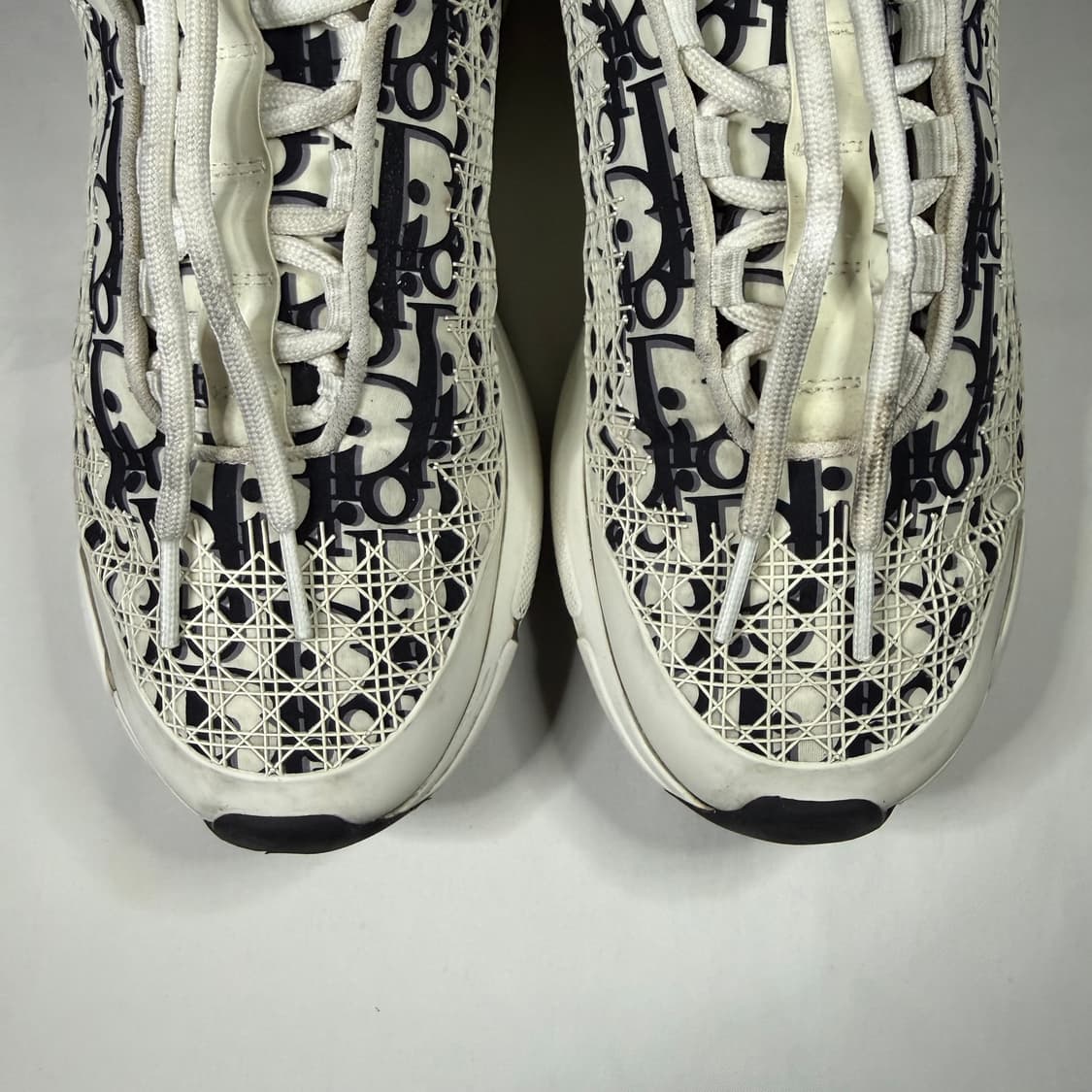 디올 B24 오블리크 까나쥬 모티프 화이트 스니커즈 상품이미지3