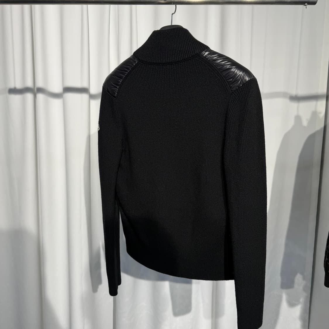 [정품] 몽클레어 삼선 유광 트리콧 와펜 니트패딩 L사이즈 상품이미지4