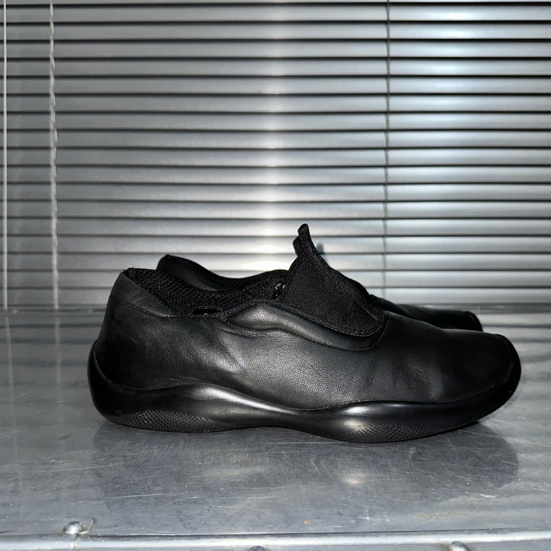 00s 블랙 가죽 프라다 스포츠 스니커즈 상품이미지6