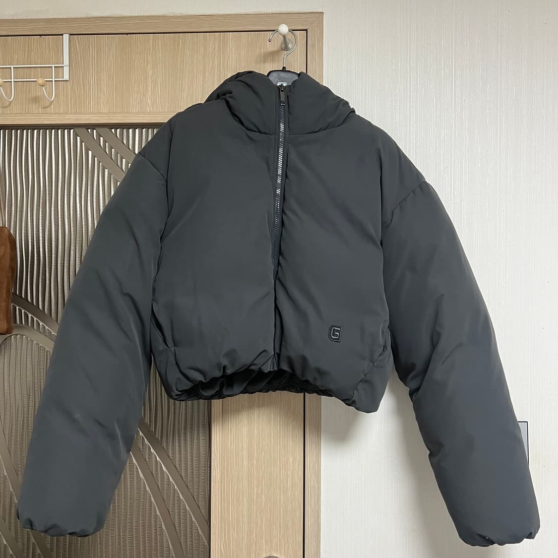 글로니 바운더리스 다운 푸퍼 자켓 차콜 패딩 숏패딩 상품이미지2