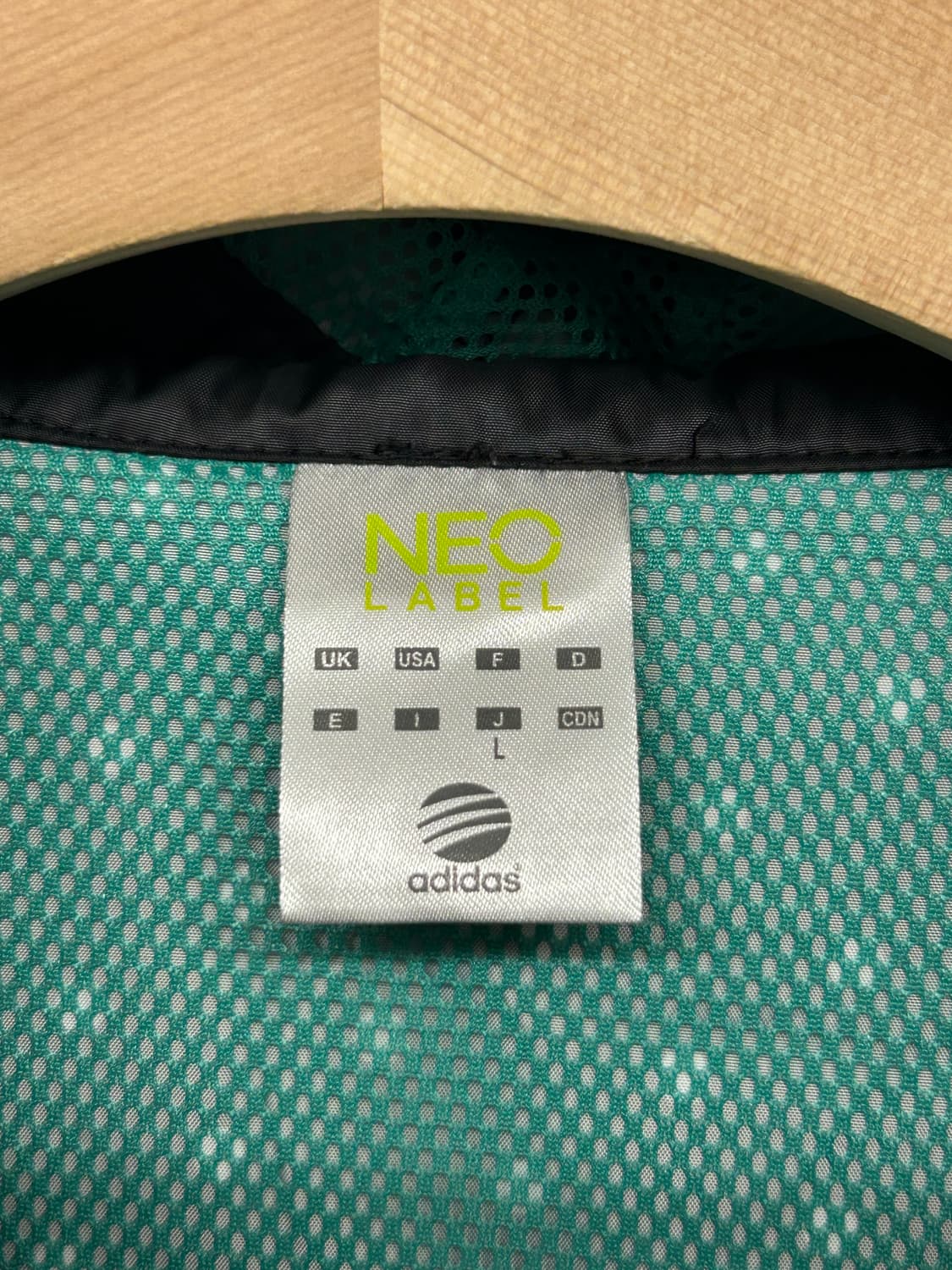 아디다스 도트 체크 패턴 바람막이 상품이미지4