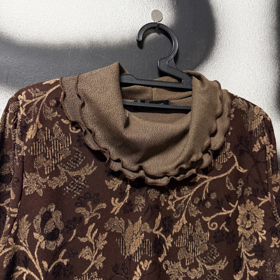 VTG 빈티지 러플 레이어드 투톤 딥브라운 플로럴 자카드 롱슬리브 상품이미지3