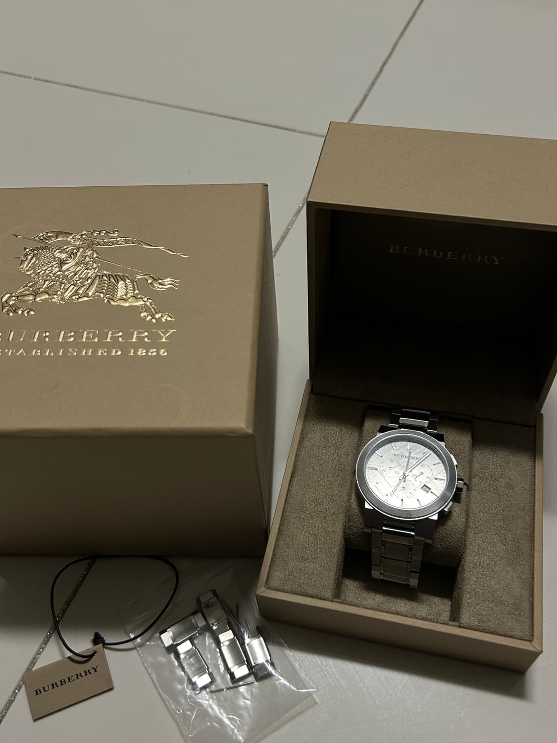 버버리 크로노그래프 쿼츠 메탈시계 상품이미지1