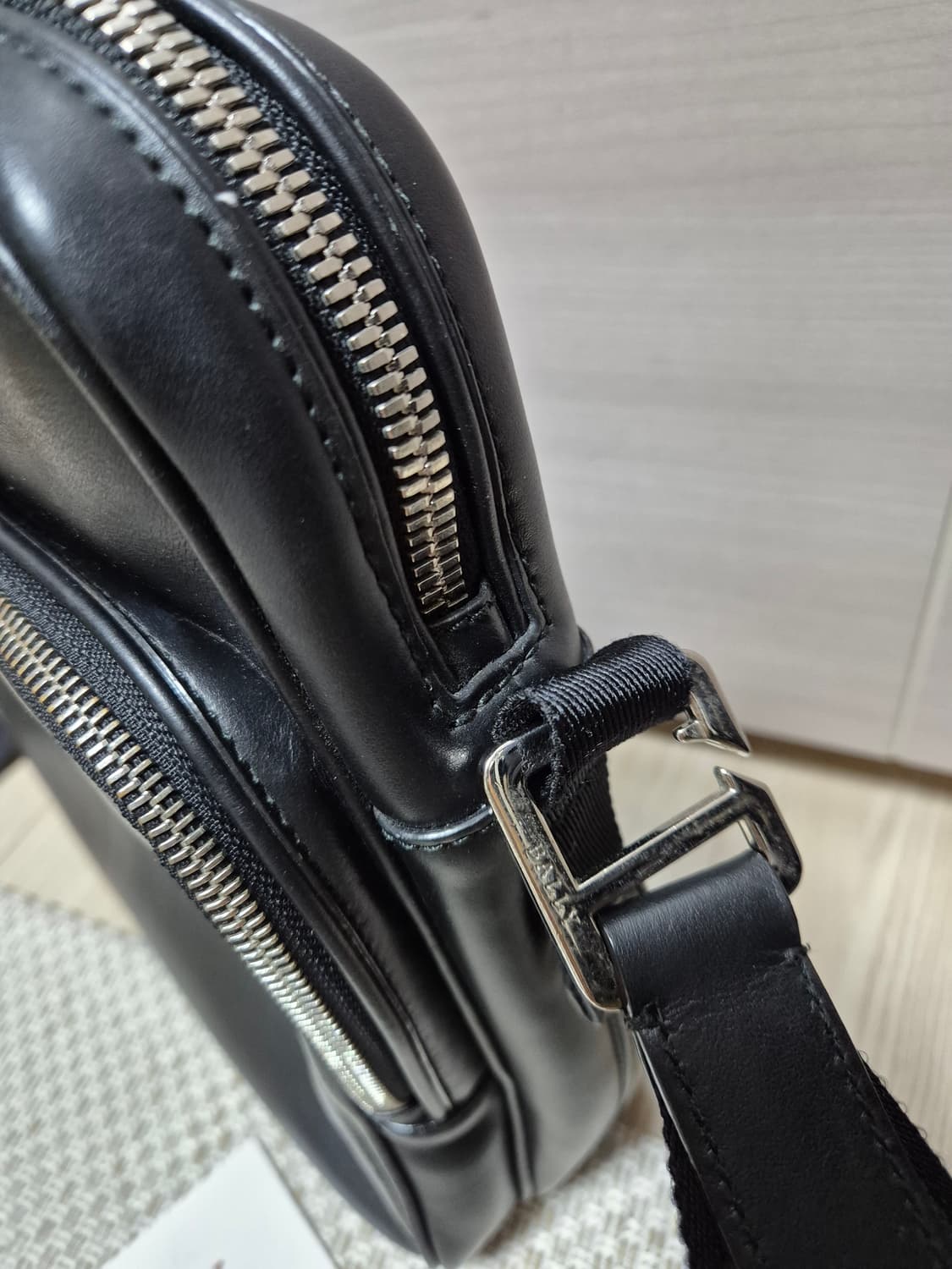 (정품) Bally 발리 블랙 가죽 크로스백 메신져백 상품이미지4