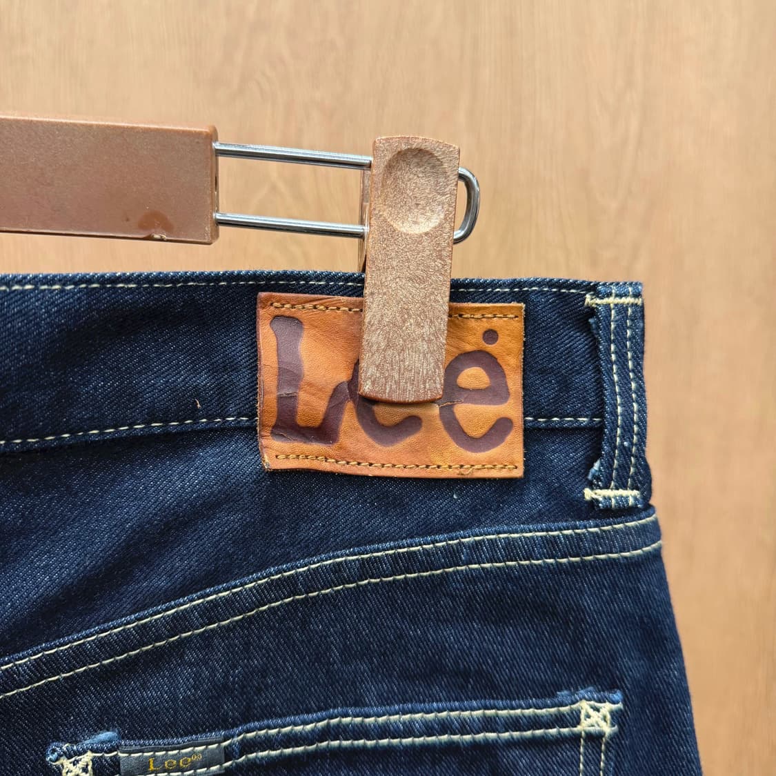 리 데님 미니 스커트 스티치 라인 골드 버튼 디테일 중청 상품이미지6