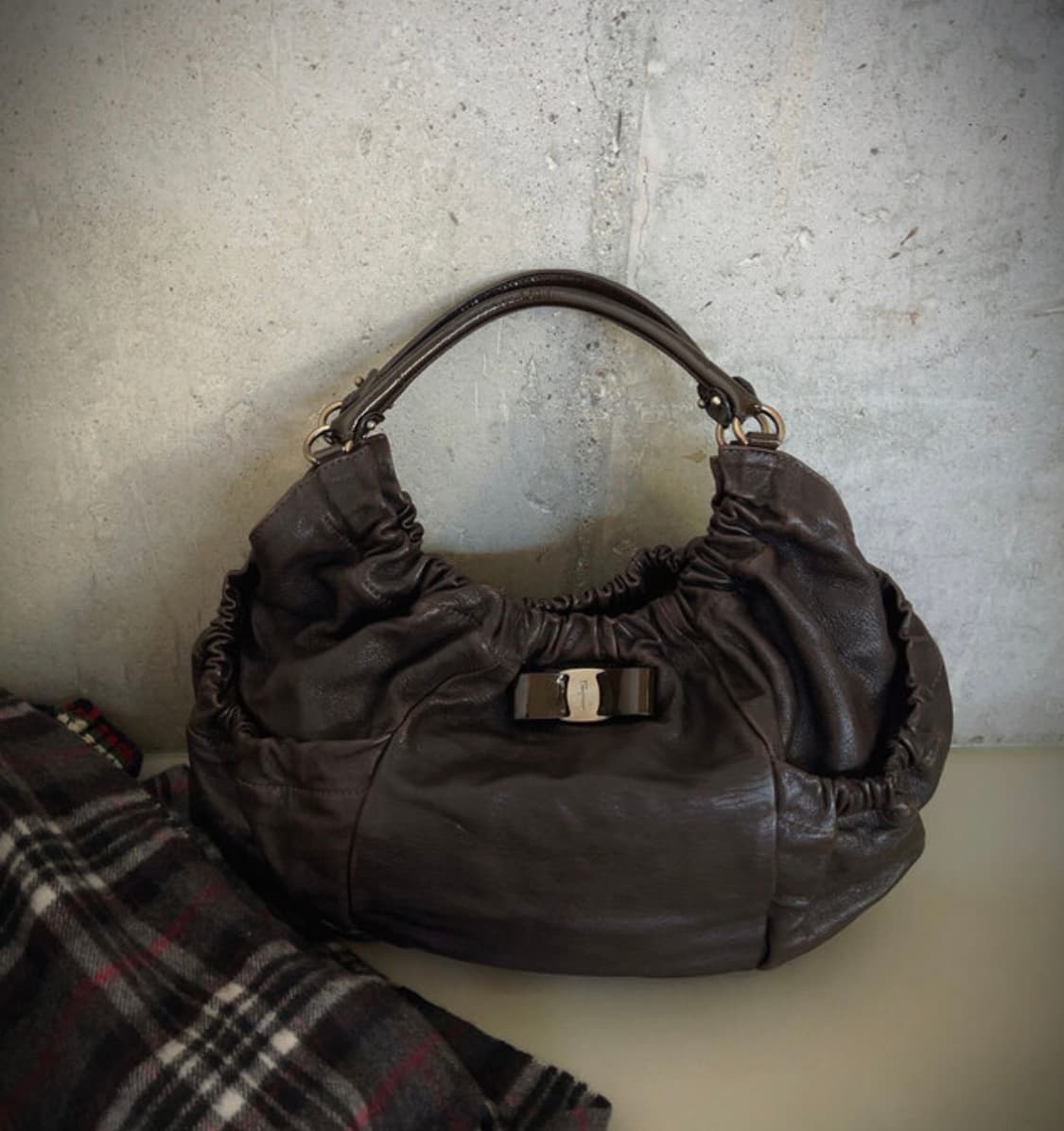 SALVATORE FERRAGAMO 페라가모 브라운 양가죽 숄더백 상품이미지1