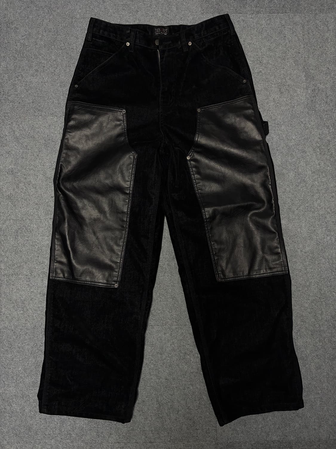 에모스탠스클럽 벨벳 레더 카펜터 진 상품이미지1