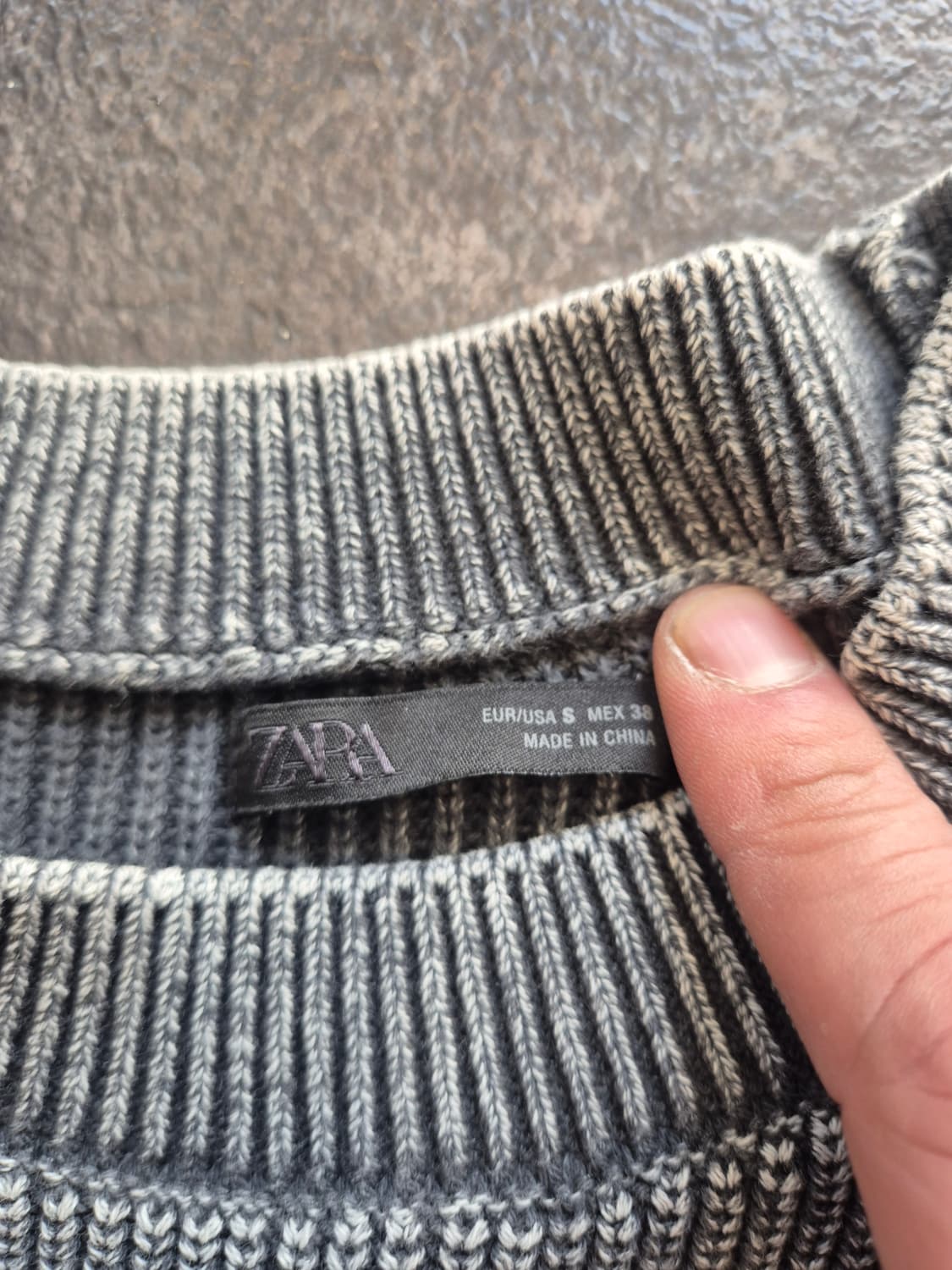 ZARA 워싱 텍스트 자수 스웨터 S  95(55 ) 상품이미지4