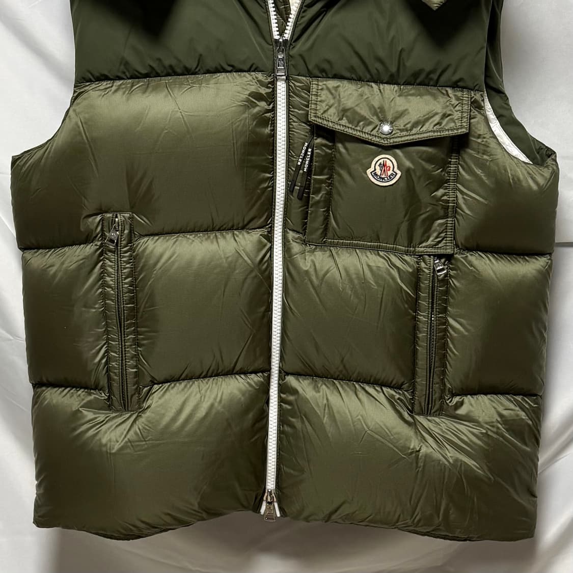 [S+급/5] 23FW 몽클레어 아우스트 질레 후드 조끼패딩 올리브 그린 상품이미지4