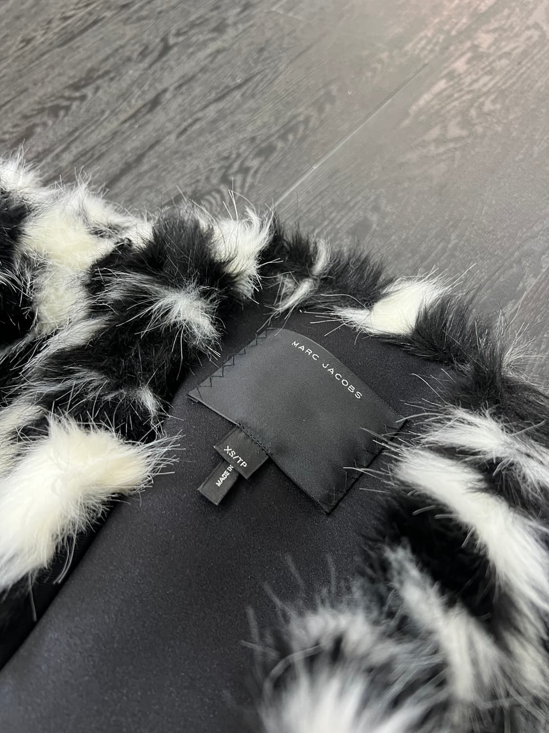 마크제이콥스 에코퍼 코트 상품이미지2