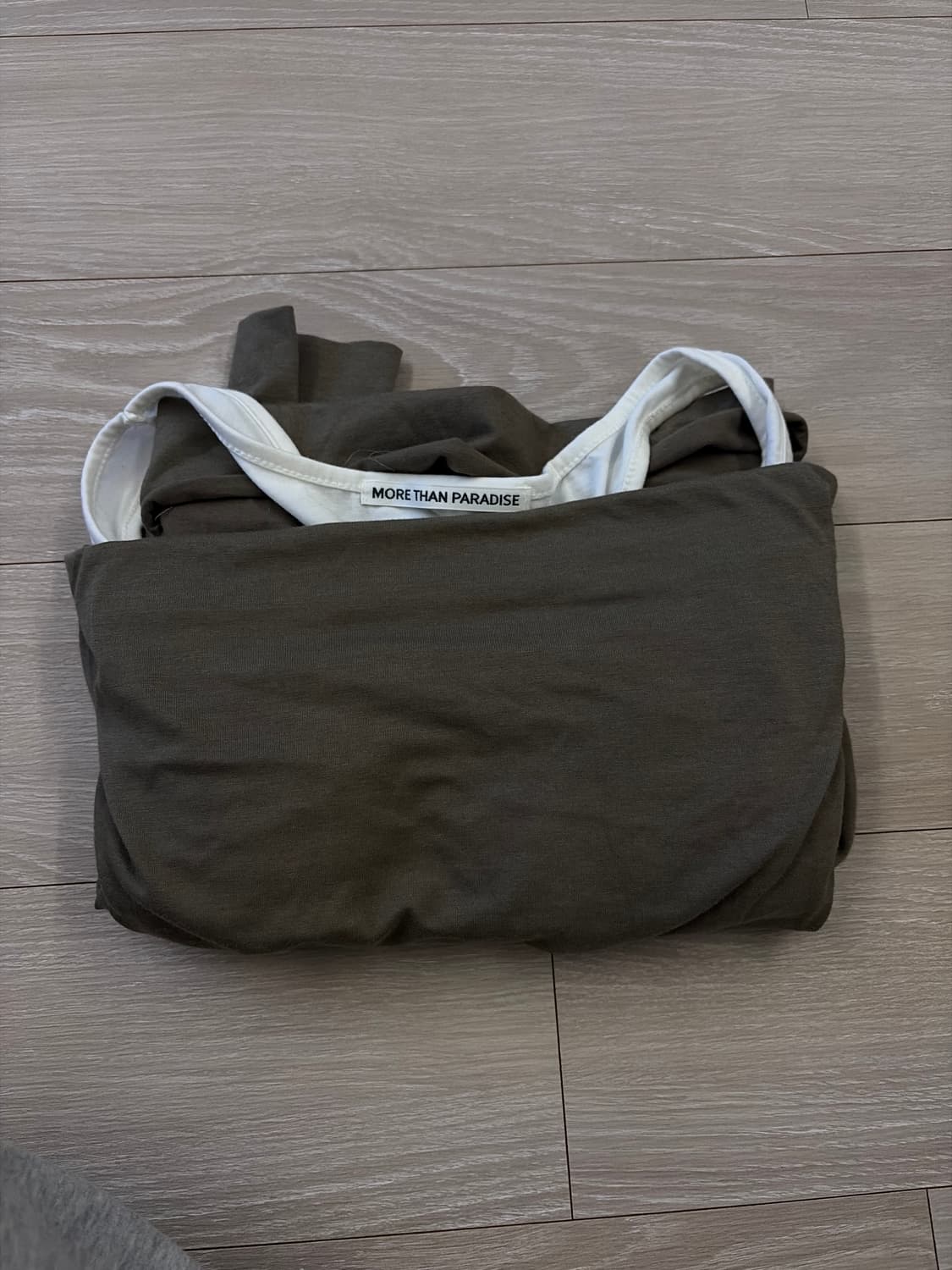 모어댄파라다이스 오프숄더 레이어드 탑 카키 새제품 상품이미지4