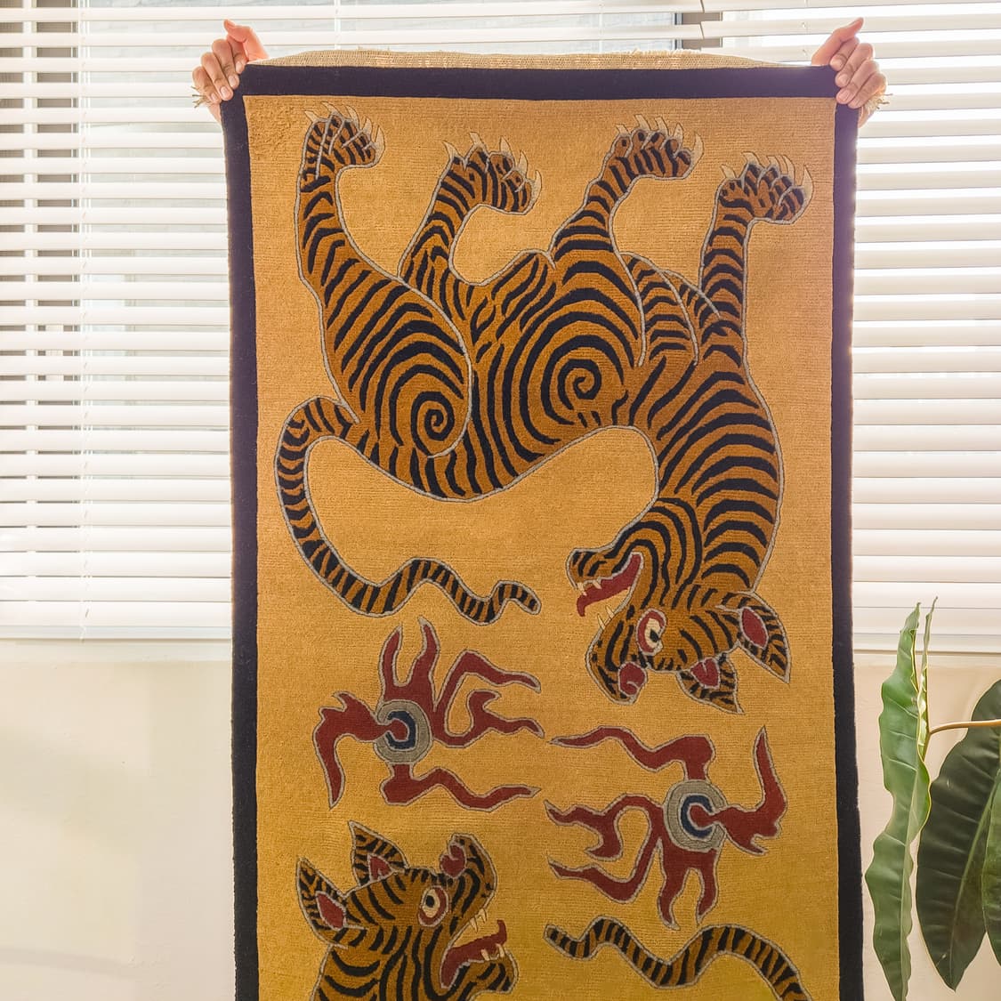 Tibetan Double Tiger Rug 상품이미지4