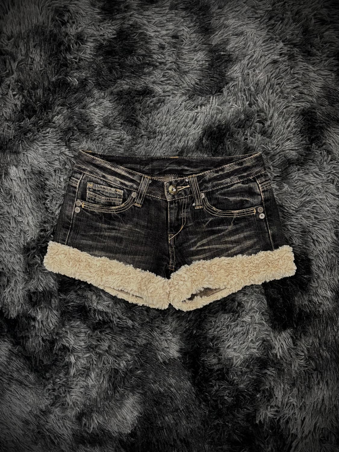 Cecil McBee 퍼 트리밍 로우라이즈 숏팬츠 상품이미지1