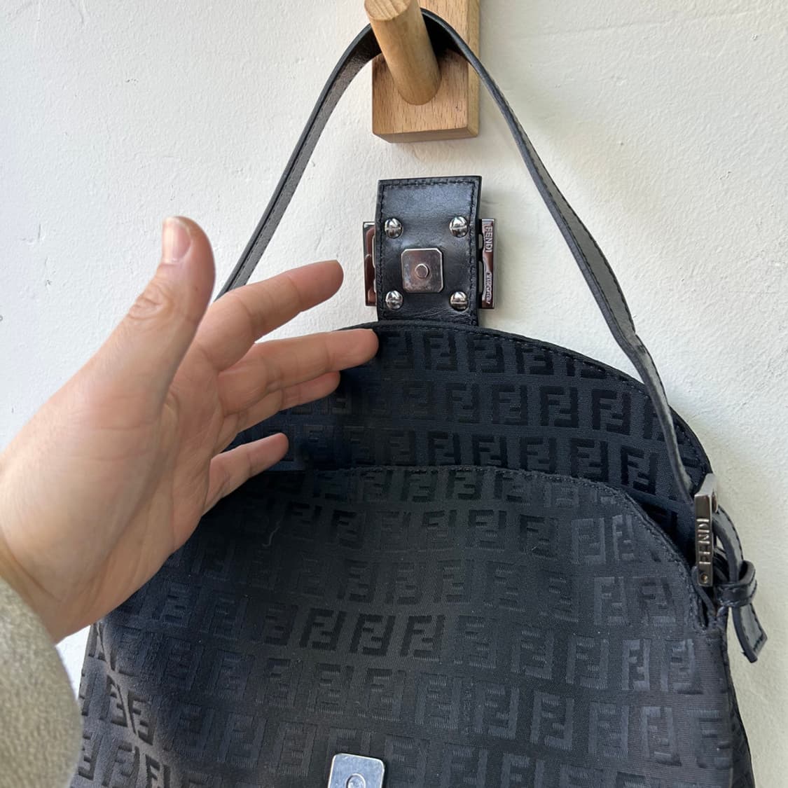 16268 - 펜디 블랙 주카 더블 플랫 바게트 백 상품이미지5