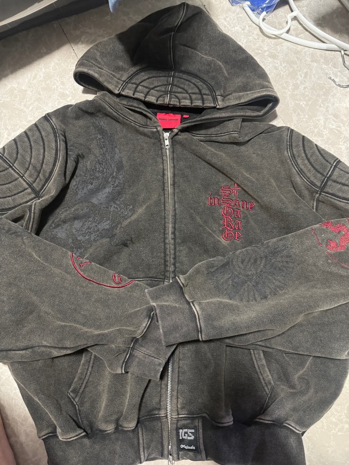 2사이즈 인세인개러지 패디드 숄더 후드 집업 빈티지 블랙 상품이미지1