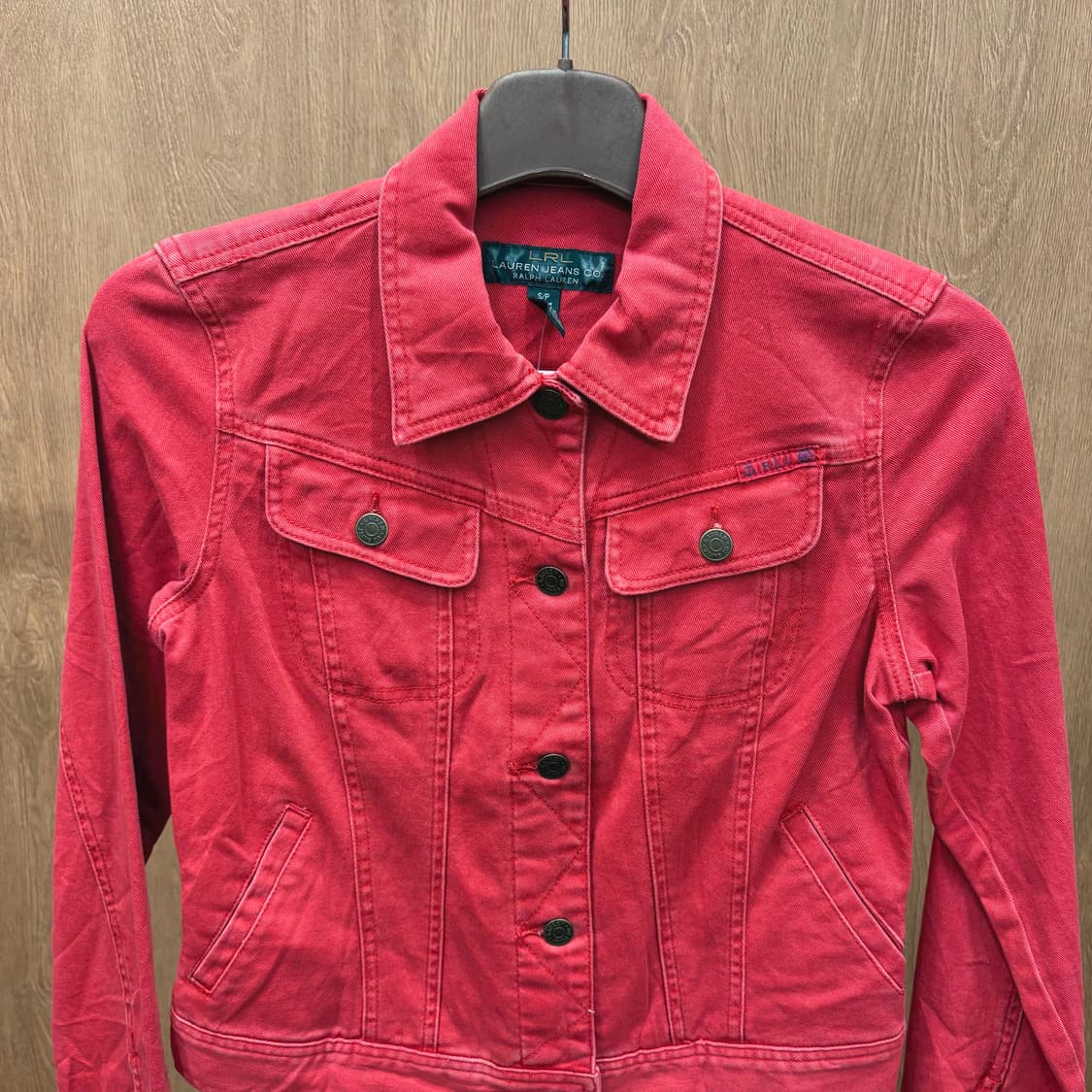랄프로렌 코튼 스트레치 트러커 자켓 플랩 포켓 웨스턴 봉제 디테일 레드 상품이미지4