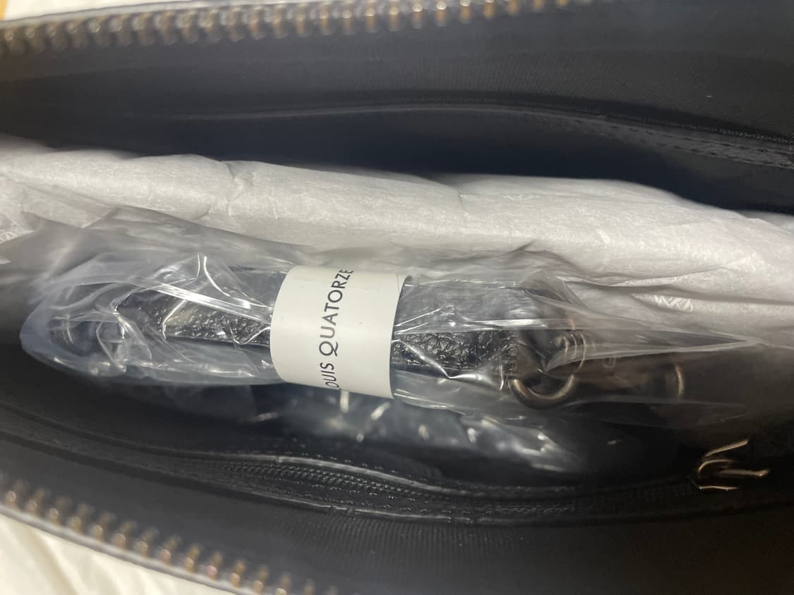 <새상품>루이까또즈 블랙 가죽 숄더백 상품이미지3