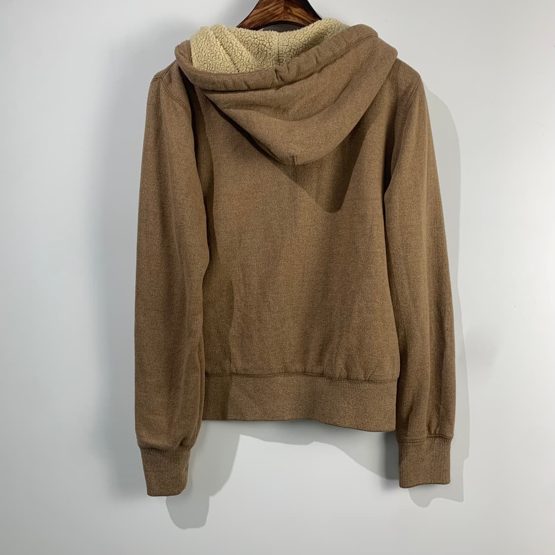 후아유 y2k 와투케 베이지 양털 후드집업 상품이미지3