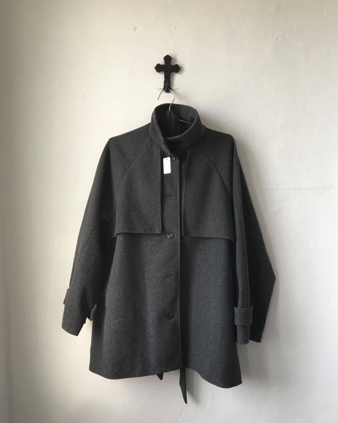 High neck cape silhouette tied coat 상품이미지2
