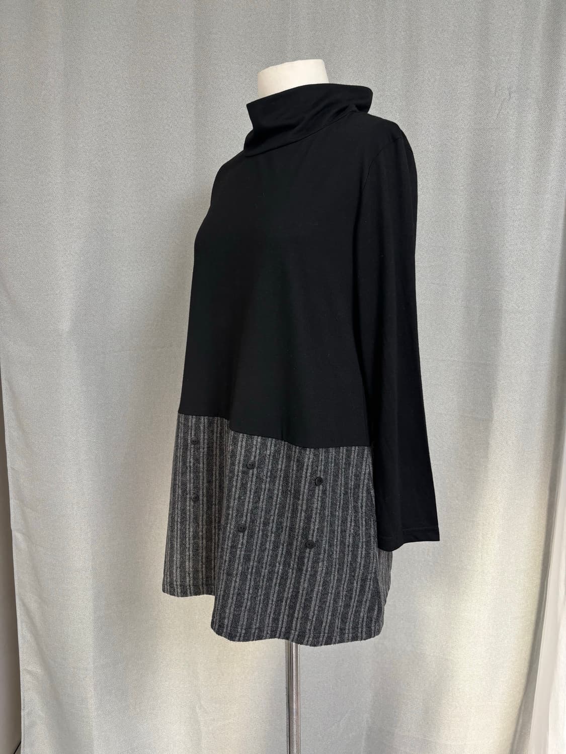 보니 밑단 배색 버튼 포인트 터틀넥 탑 상품이미지7