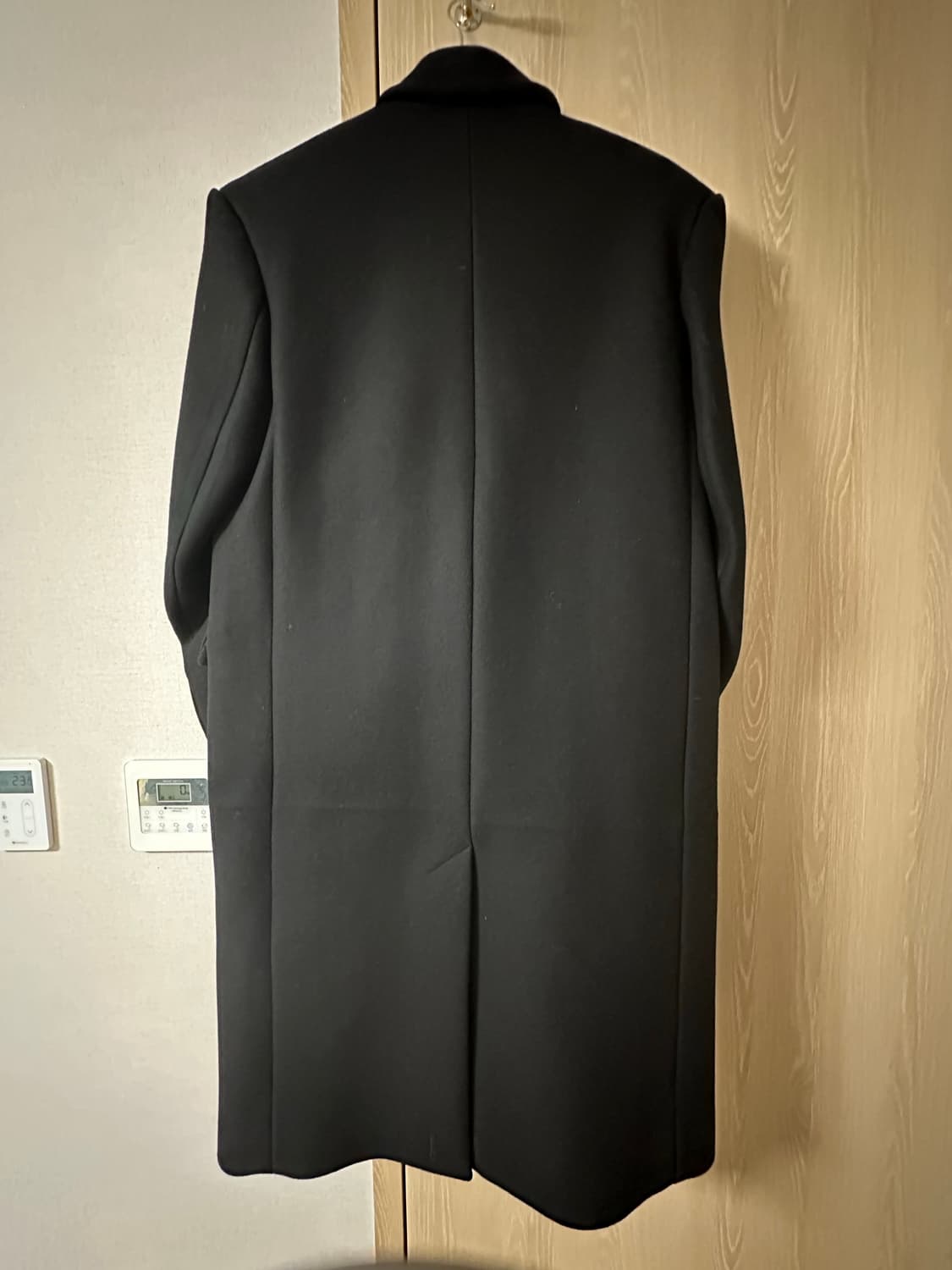 [S]베트멍 VETEMENTS 넥자수로고 멜튼울 코트 상품이미지2