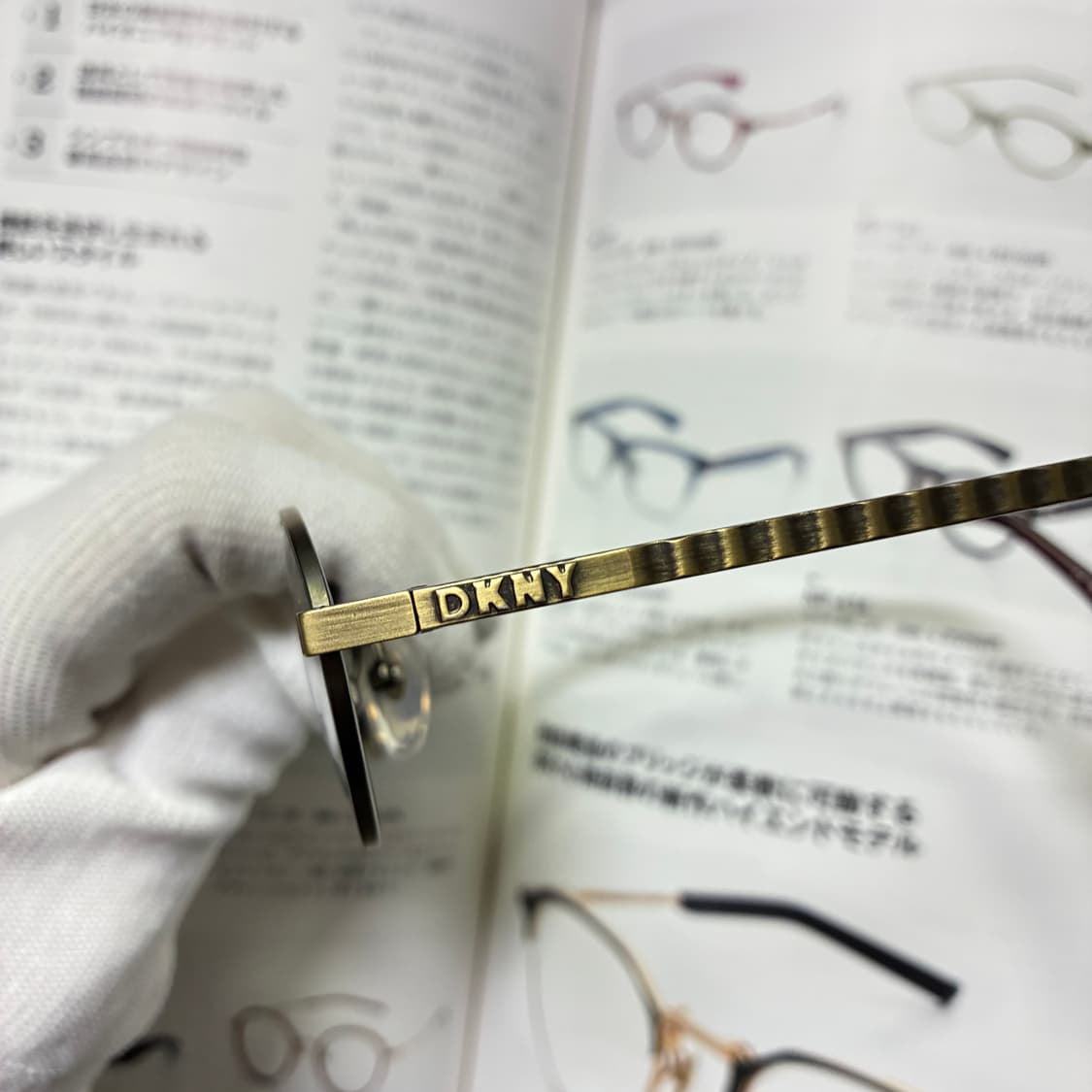 DKNY 엔틱골드 티타늄 안경 상품이미지4