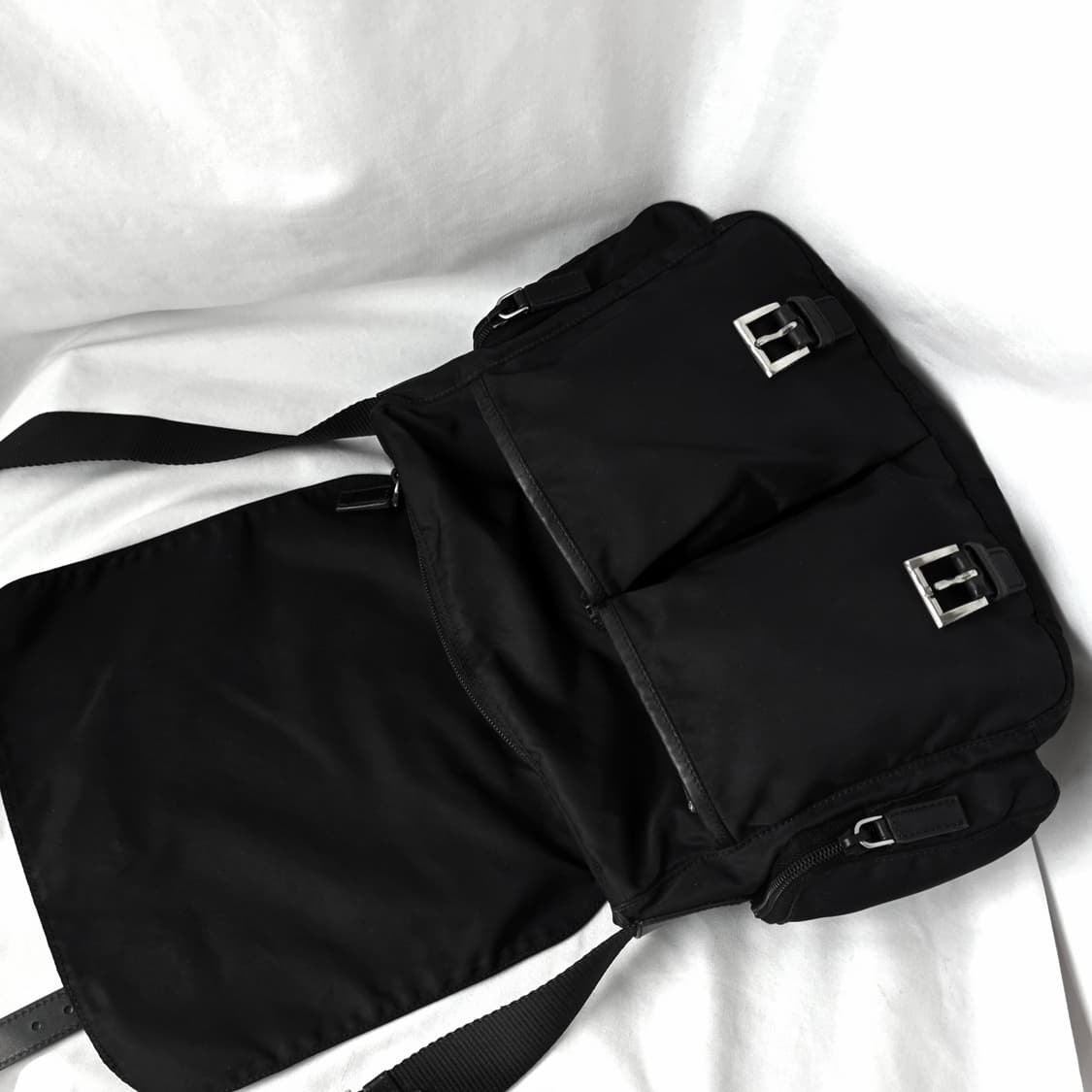 [정품 PRADA] 프라다 사이드 투포켓 나일론 메신저백 크로스백 상품이미지4