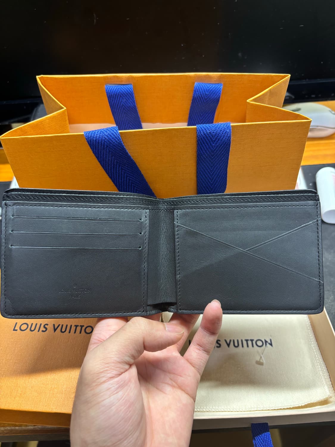 루이비통 쉐도우 반지갑 상품이미지2