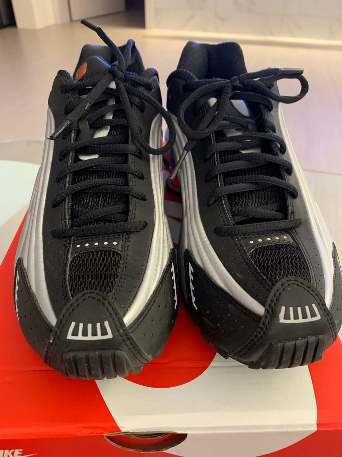 나이키 샥스 R4 블랙/실버 270mm 판매합니다./ BV1111-008 상품이미지2