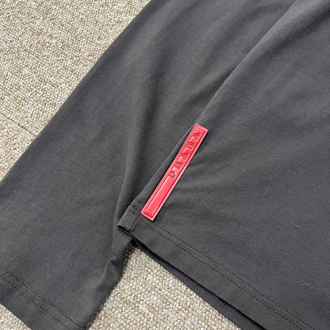 프라다 레드텝 롱슬리브 상품이미지3