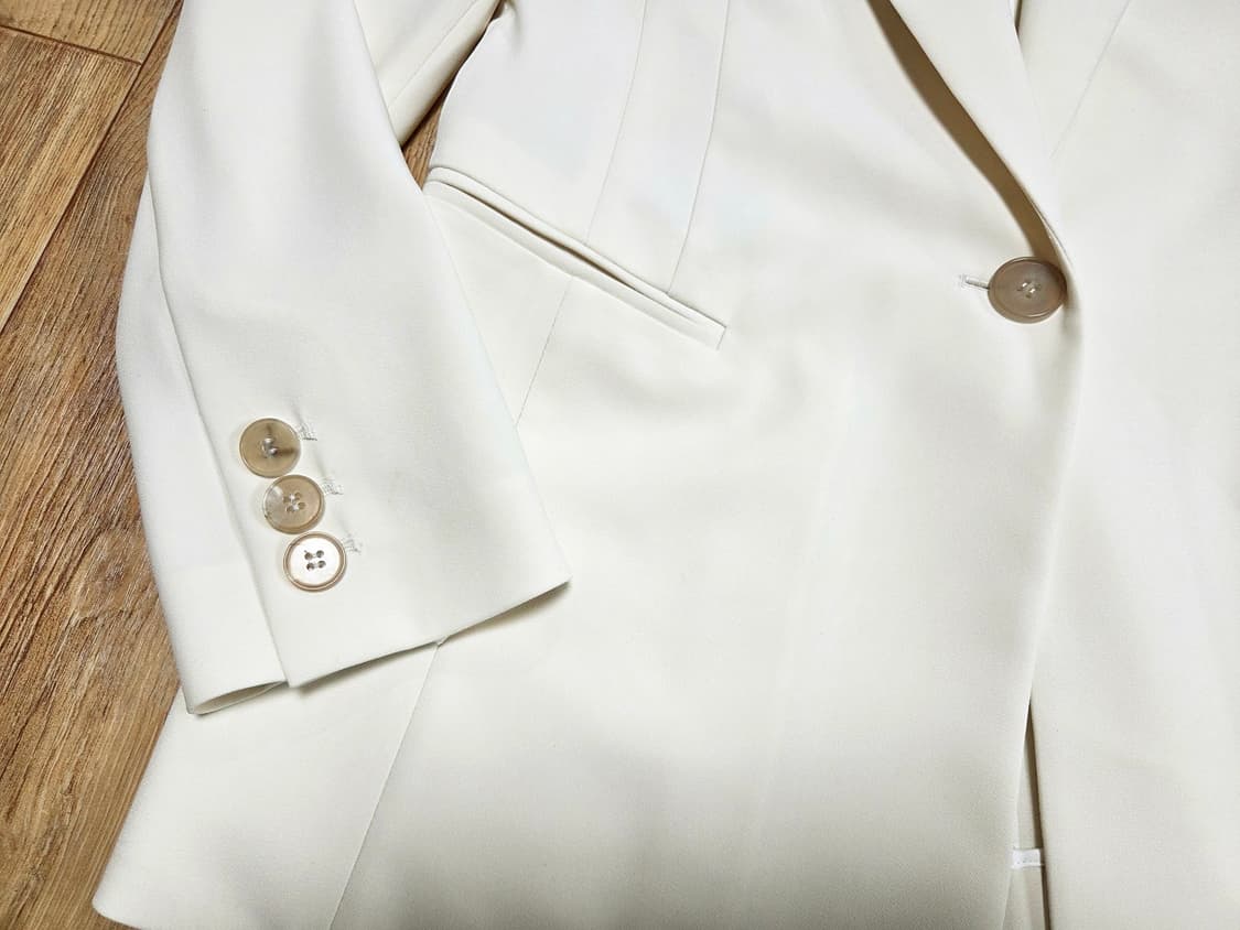 으네드레스(EUNE) 툭툭자켓 55 새상품 상품이미지7