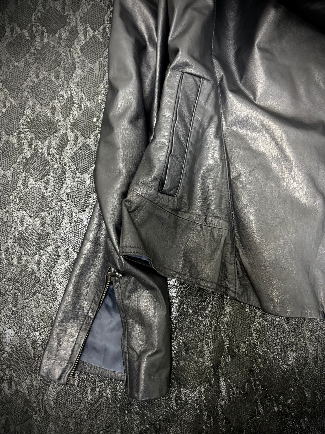 “Vintage” Rare Design Draped Leather JK 상품이미지3
