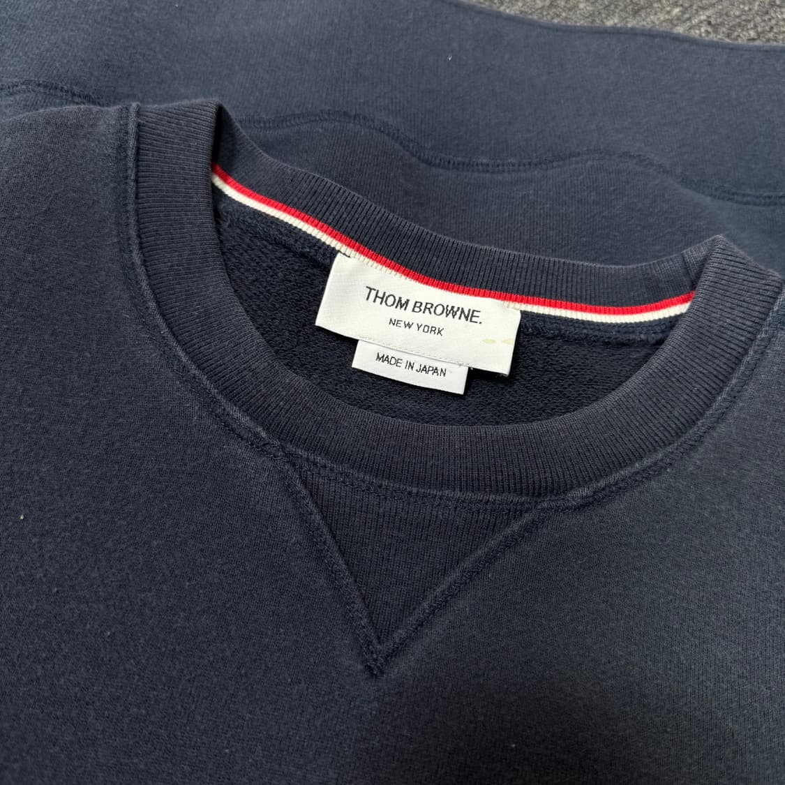 톰브라운 사선완장 맨투맨  상품이미지6