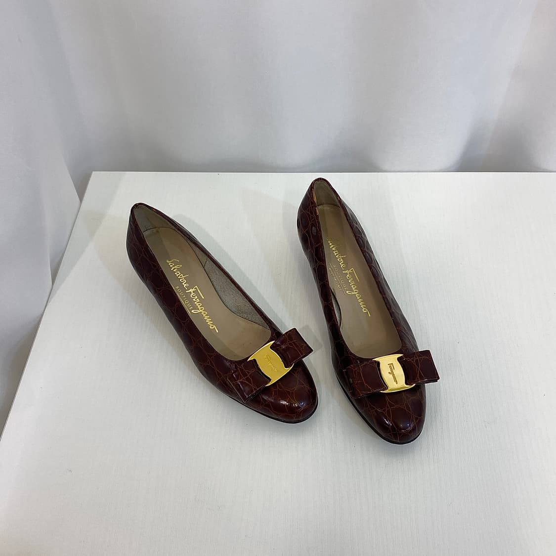 [215] 페라가모 바라 보우 레더 미들 펌프스 4C 상품이미지1