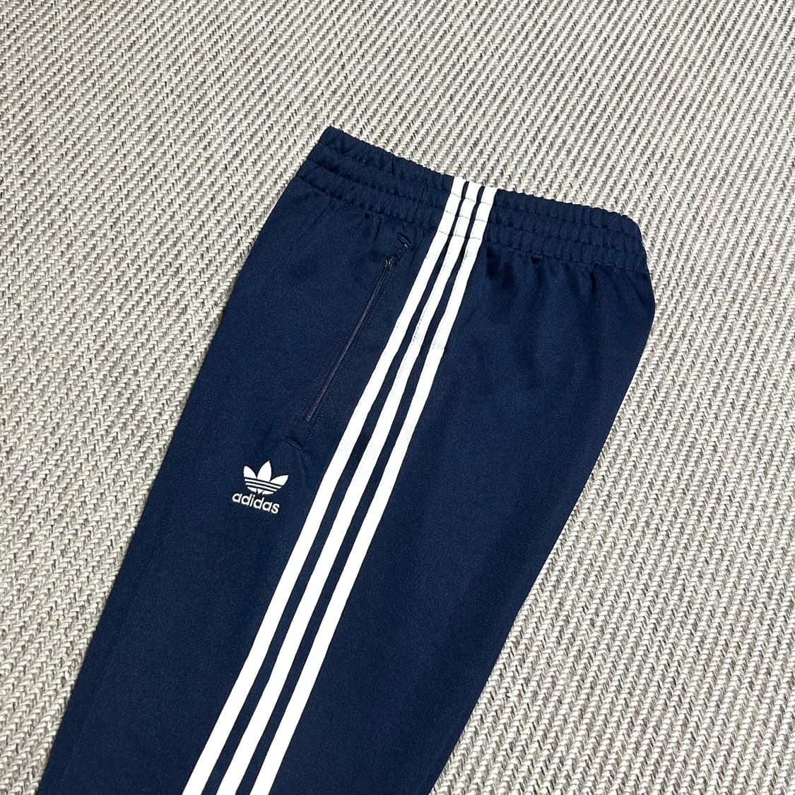 [M] adidas 아디다스 신형 네이비 모던 유로파 트랙팬츠 상품이미지3