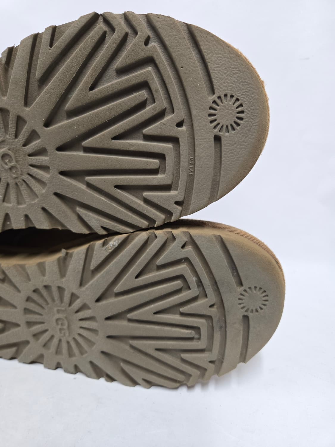 UGG 어그 미니 베일리 버튼 부츠 브라운 230 상품이미지8