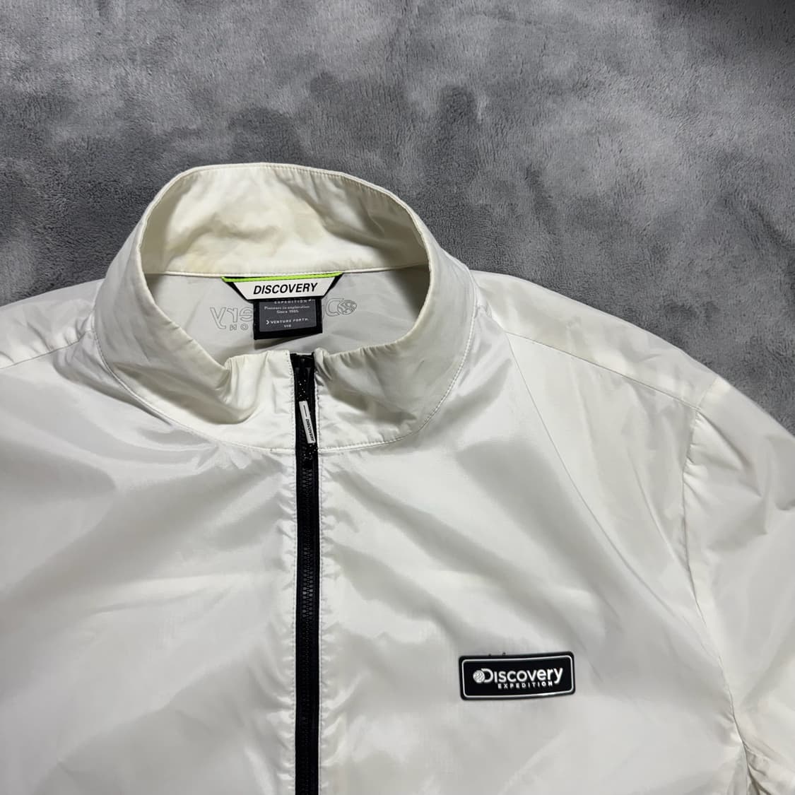 디스커버리 화이트 경량 바람막이  상품이미지2