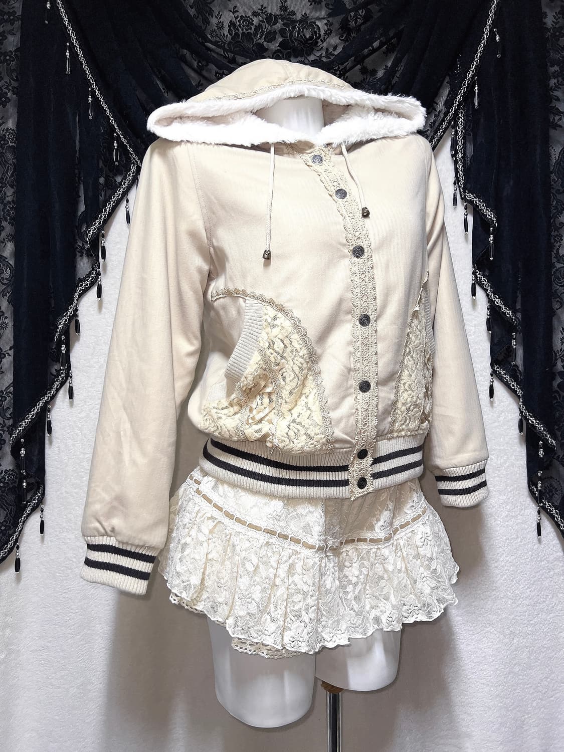 엑시즈팜 레이스 퍼후드 점퍼 자켓 라떼갸루 로맨틱 로걀 모리 핀터 하치 상품이미지1