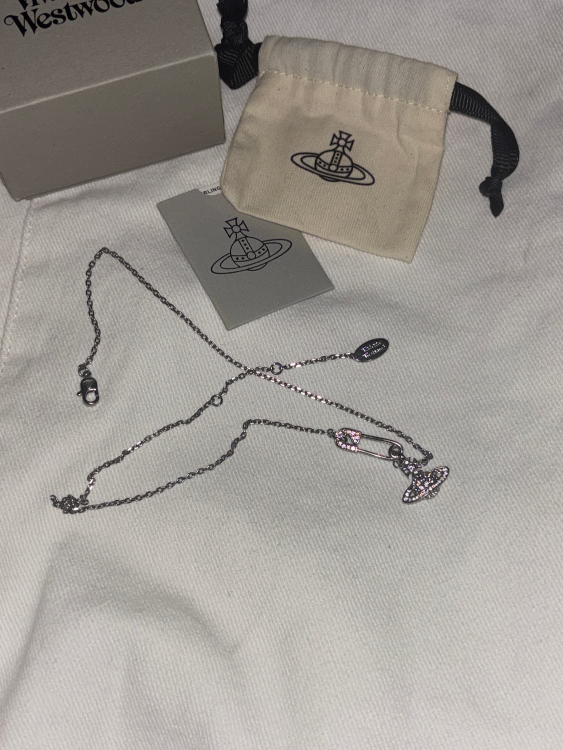 비비안웨스트우드 루크리스 옷핀 목걸이 상품이미지4