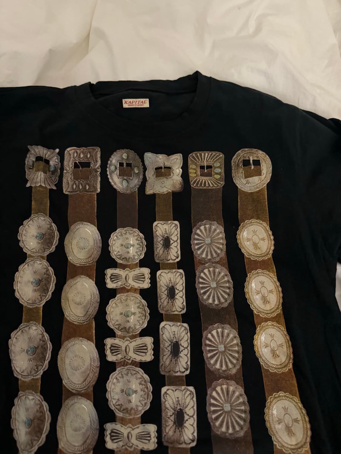 캐피탈 콘초 프린트 롱슬리브 블랙 3 상품이미지1