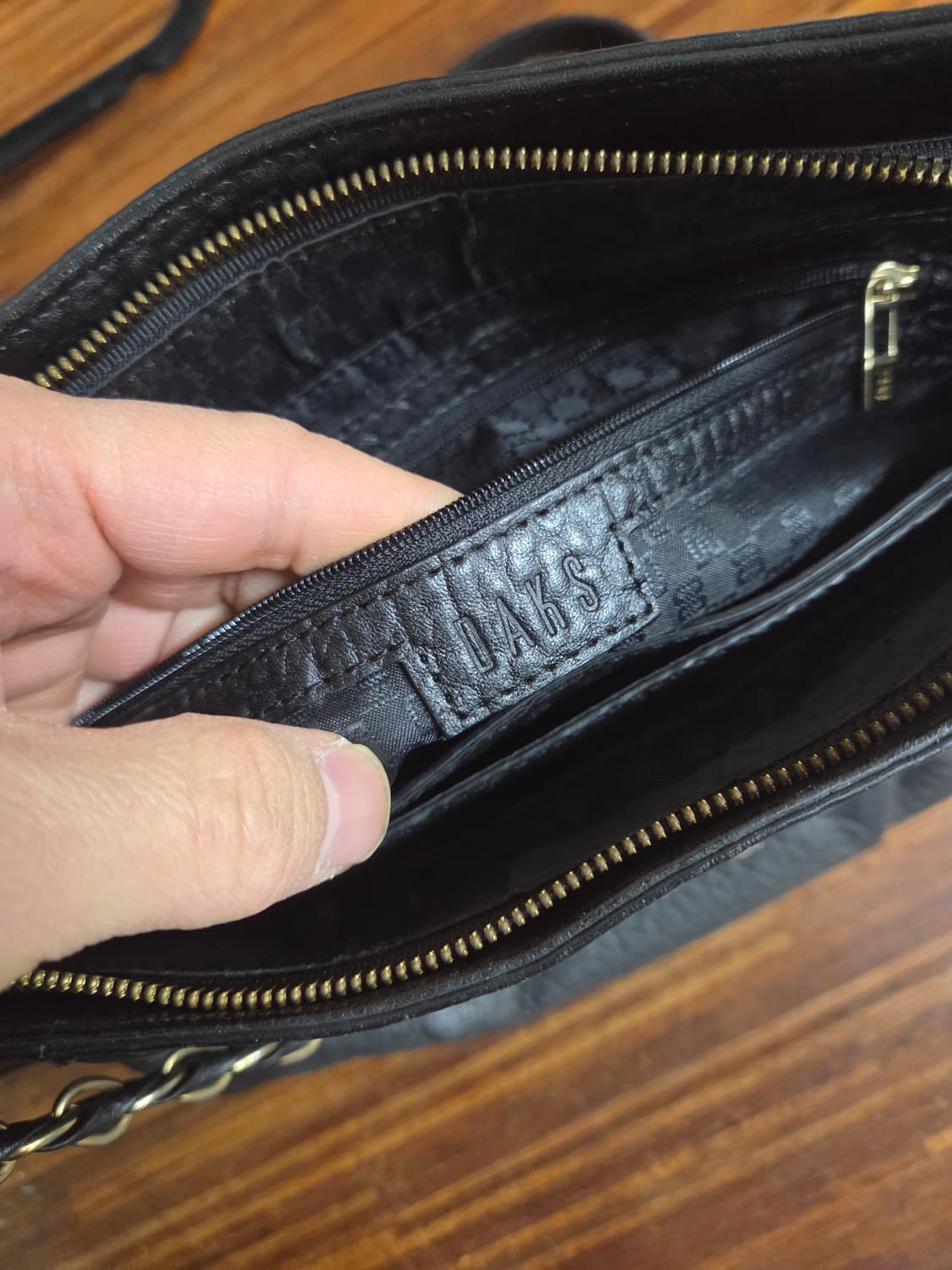 닥스 가죽 체인 숄더 크로스백  상품이미지5