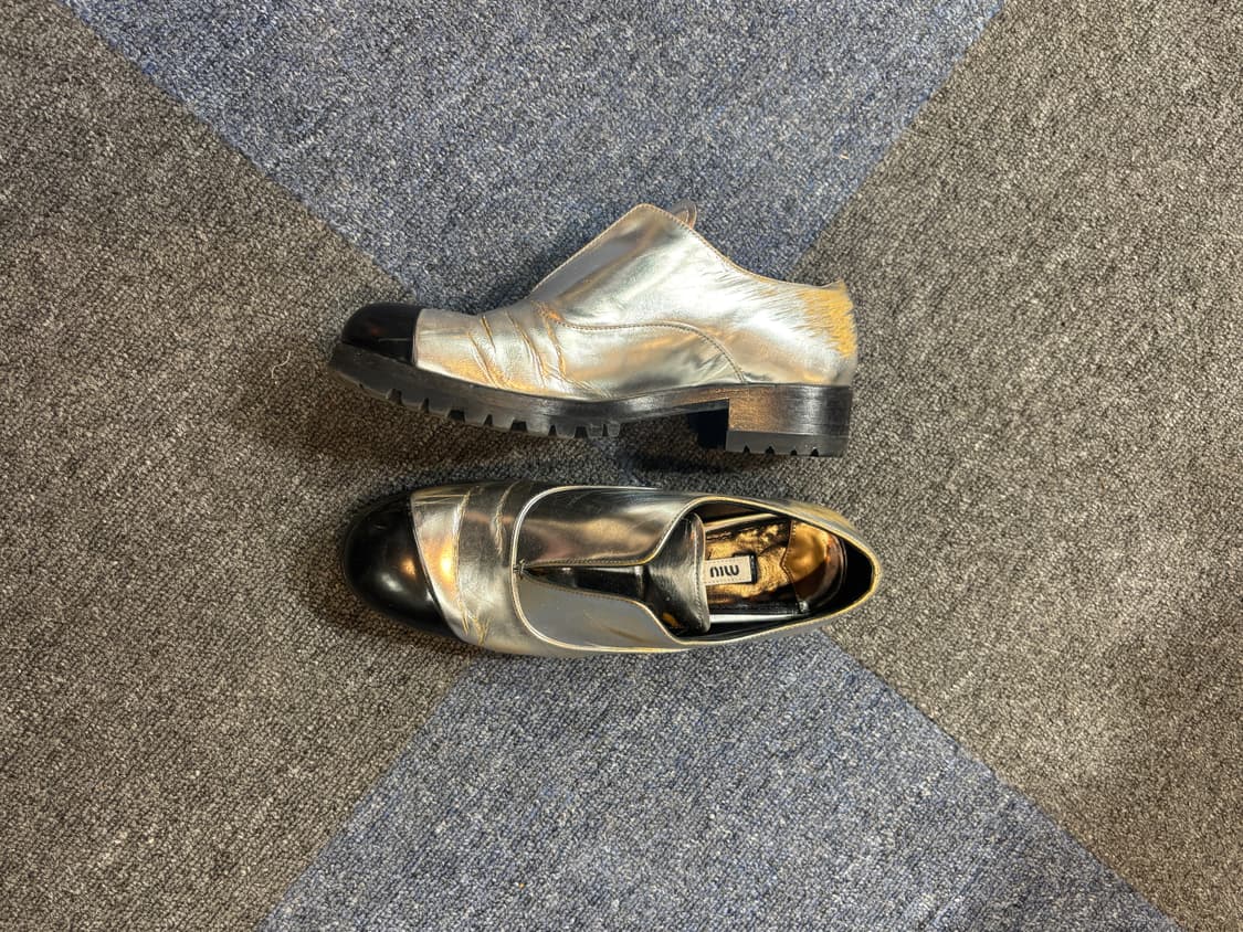 MIUMIU Silver Loafer 상품이미지2